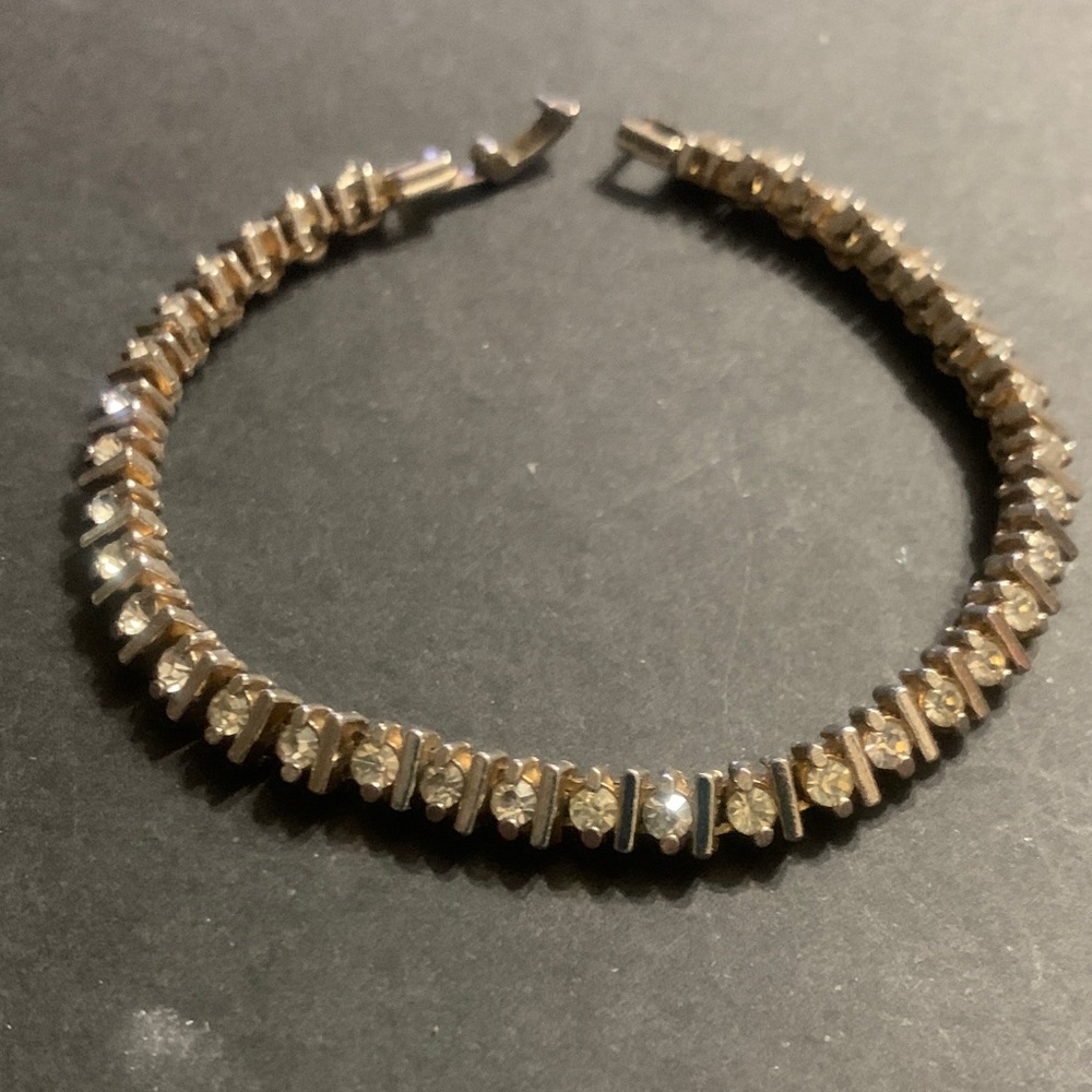Beautiful FAUX Diamond Tennis Bracelet 7 1/2-8 inch round stones heavy
